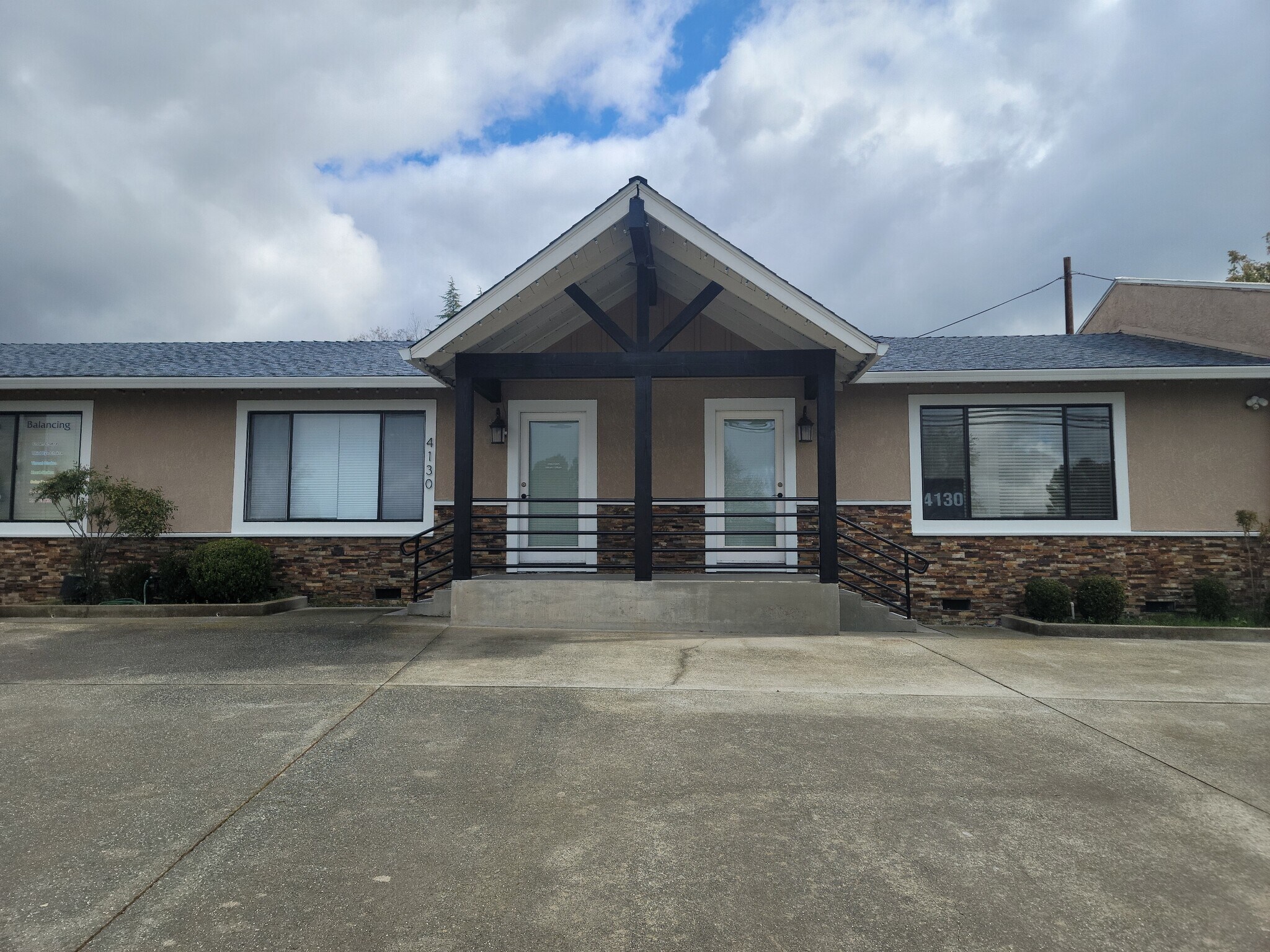 4130-4136 Grass Valley Hwy, Auburn, CA à louer Photo du bâtiment- Image 1 de 23
