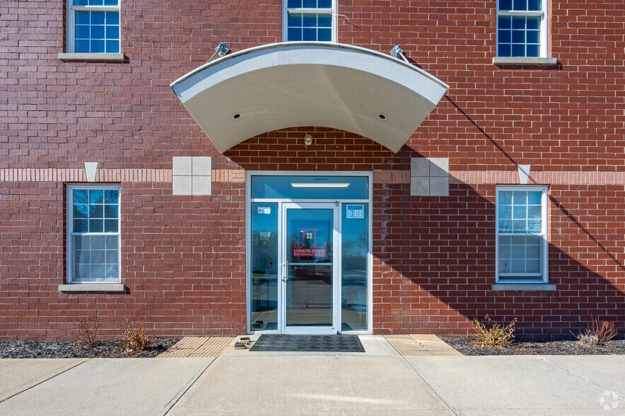 9150 Harrison Park Ct, Indianapolis, IN à louer - Photo du bâtiment - Image 3 de 20
