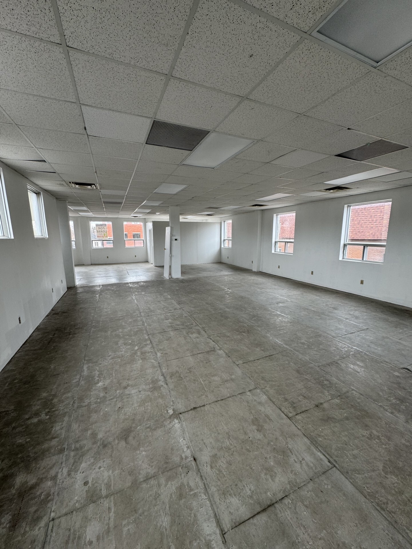 1181 Rockingham Av, Ottawa, ON for lease Interior Photo- Image 1 of 2