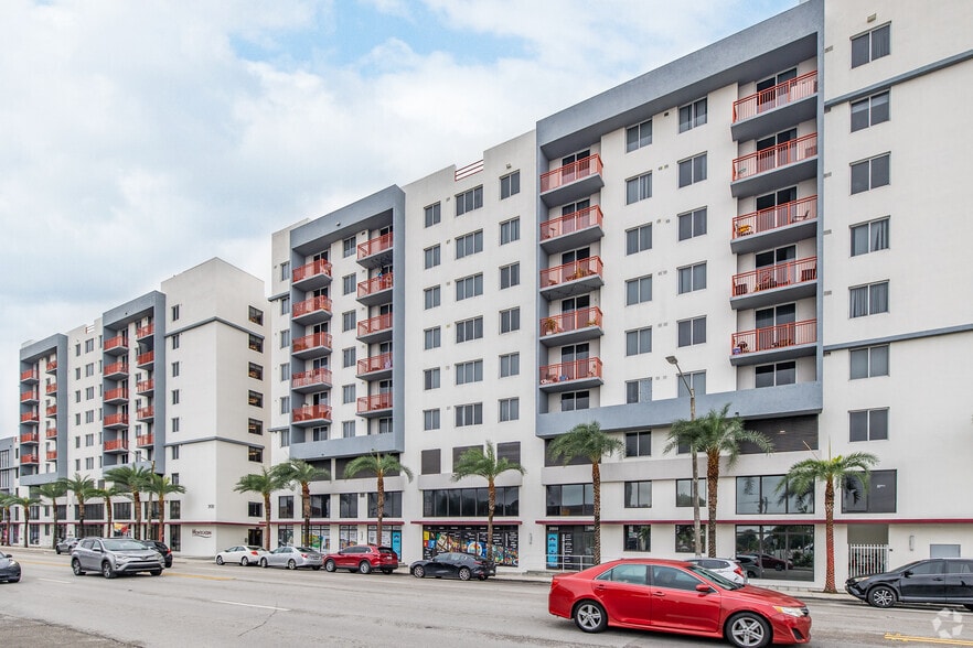 3930 NW 7th St, Miami, FL for lease - Building Photo - Image 3 of 5