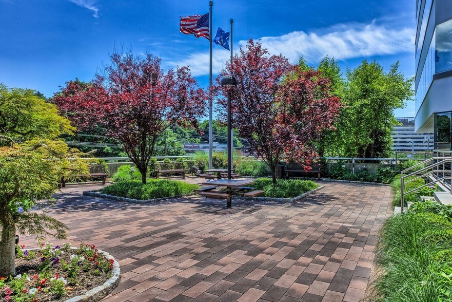 60 Long Ridge Rd, Stamford, CT à louer - Photo du bâtiment - Image 2 de 19