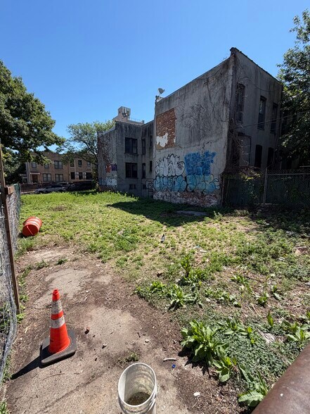 202 61st St, Brooklyn, NY à louer - Photo du bâtiment - Image 3 de 6