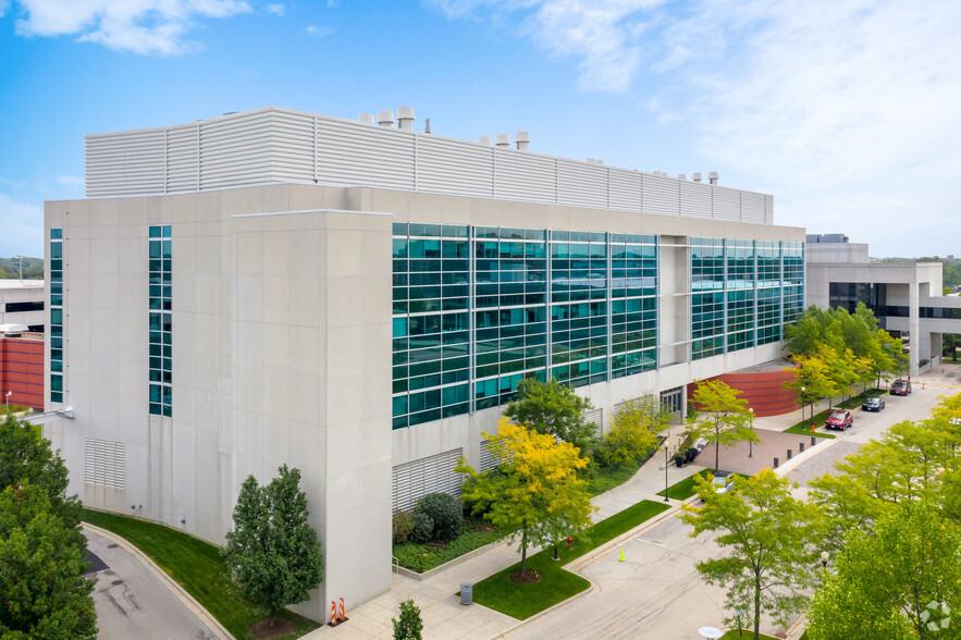 8045 Lamon Ave, Skokie, IL for sale - Primary Photo - Image 1 of 1