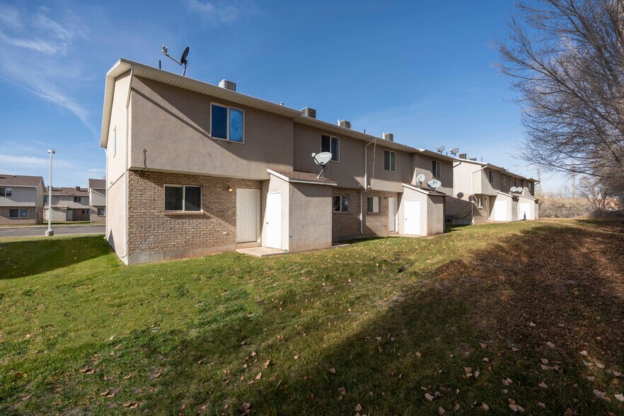 275-360 S 300 E, Roosevelt, UT à vendre - Photo du bâtiment - Image 3 de 28
