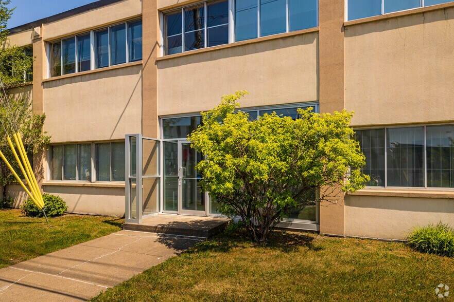 125 Rue Gagnon, Montréal, QC à louer - Photo du bâtiment - Image 3 de 5