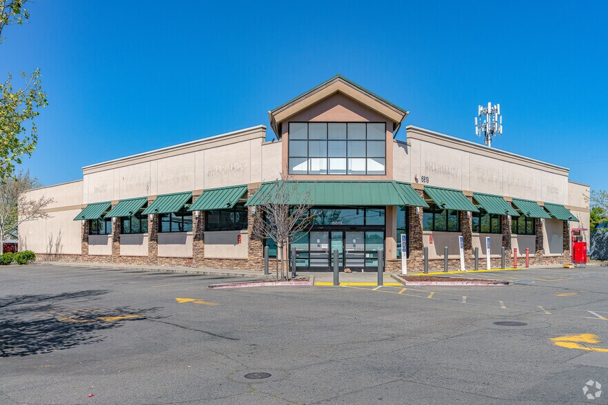 6819 Watt Ave, North Highlands, CA à louer - Photo principale - Image 1 de 13