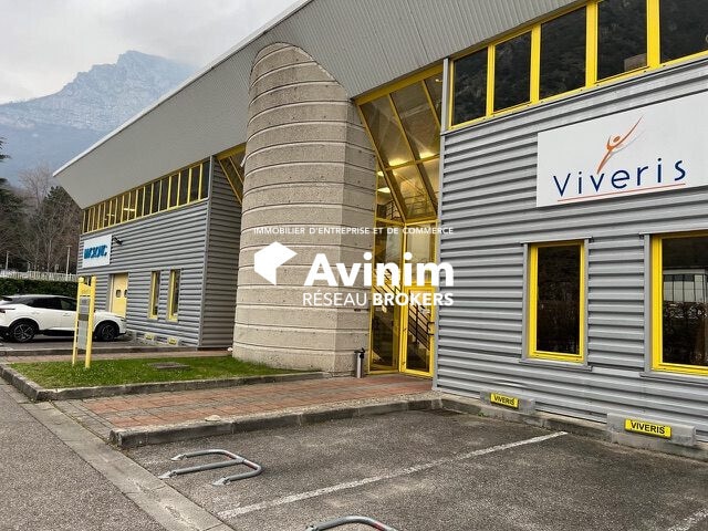 Office in SAINT EGREVE for lease - Building Photo - Image 1 of 16