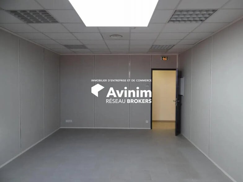 Office in Baillargues for lease - Interior Photo - Image 2 of 17