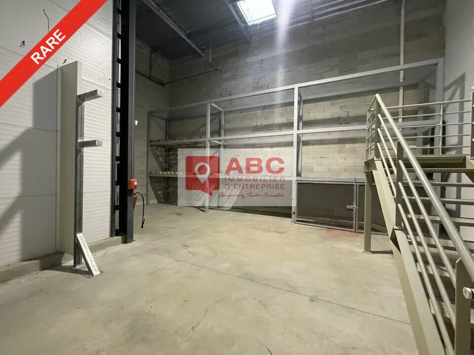 Flex in Mudaison for lease Interior Photo- Image 1 of 7