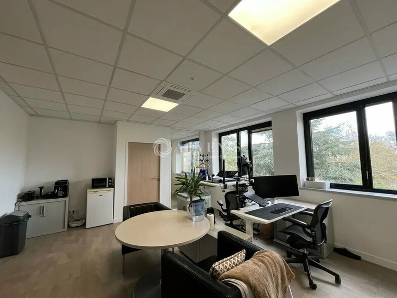 Bureau dans Montigny-le-Bretonneux à louer - Photo intérieure - Image 2 de 4