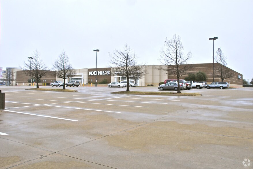 2712 N Central Expy, Plano, TX à louer - Photo du bâtiment - Image 2 de 8