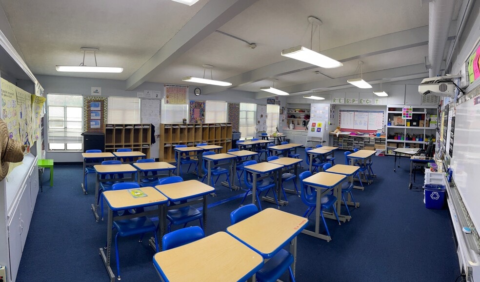 8755 Woodman Ave, Pacoima, CA for lease - Interior Photo - Image 1 of 4