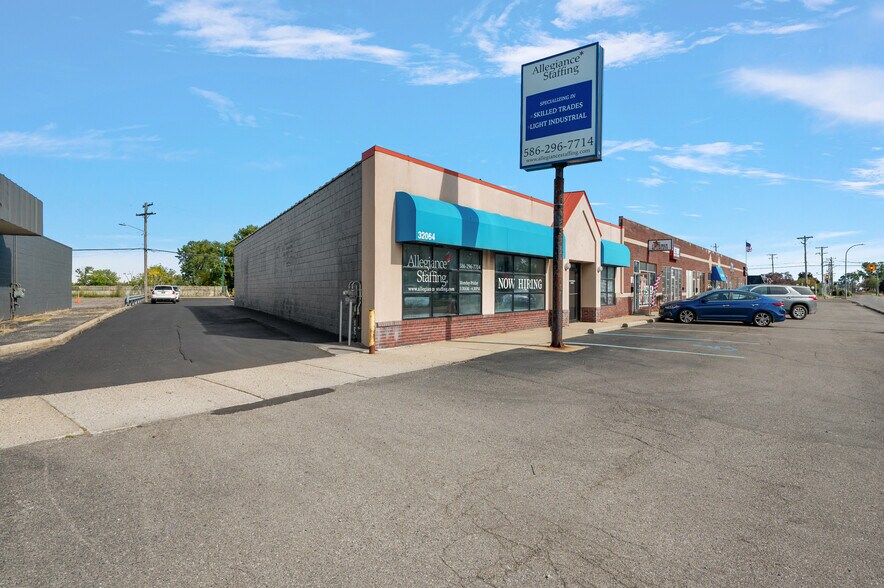 32064 Utica Rd, Fraser, MI à louer - Photo du bâtiment - Image 1 de 8
