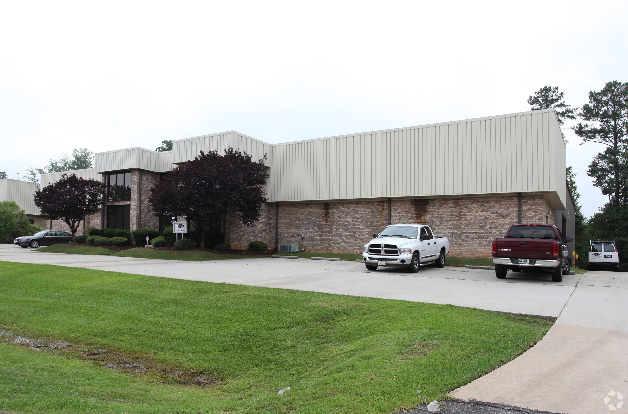 205 Andrew Dr, Stockbridge, GA for lease Primary Photo- Image 1 of 7