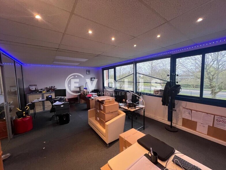 Flex in Croissy-Beaubourg for lease - Building Photo - Image 3 of 4