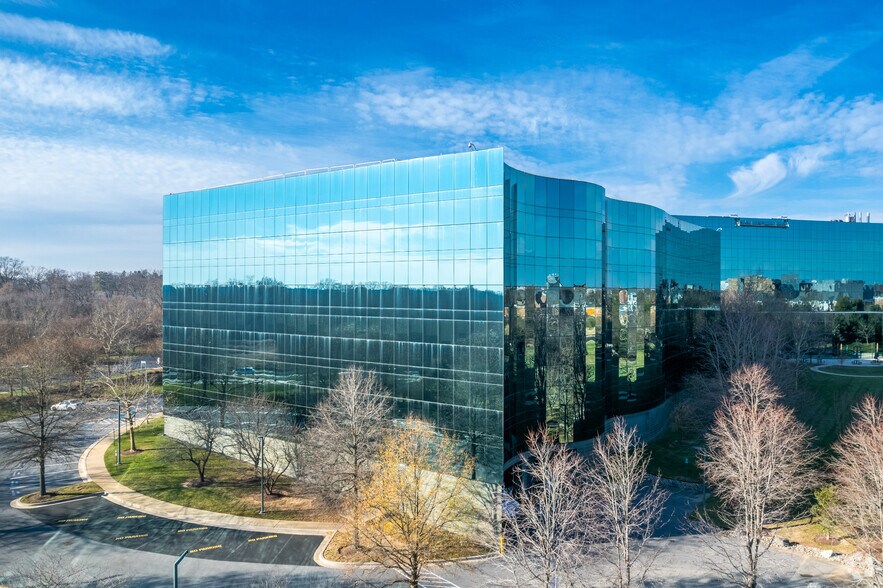 14200 Shady Grove Rd, Rockville, MD à louer - Photo du bâtiment - Image 3 de 6