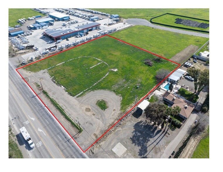 2527 E Pacheco Blvd, Los Banos, CA à vendre - Aérien - Image 2 de 14
