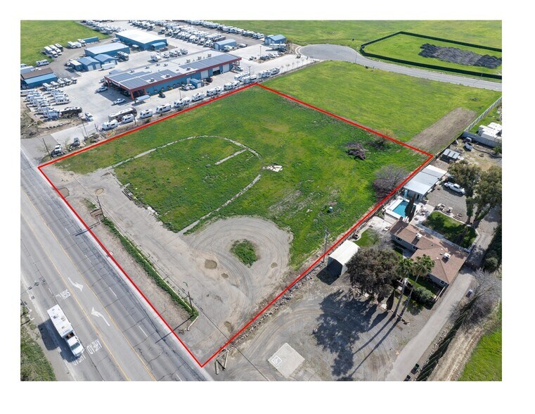 2527 E Pacheco Blvd, Los Banos, CA à vendre - Aérien - Image 2 de 14