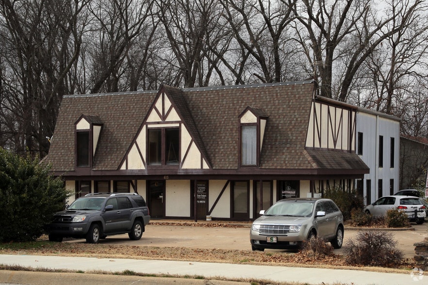 615 N Walton Blvd, Bentonville, AR à louer - Photo principale - Image 1 de 7