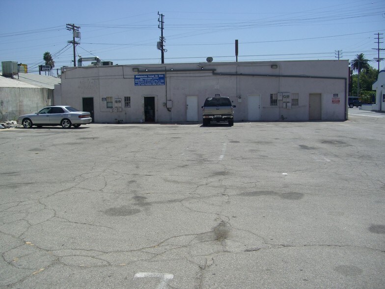 14545-14551 Vanowen St, Van Nuys, CA à louer - Photo du bâtiment - Image 3 de 3