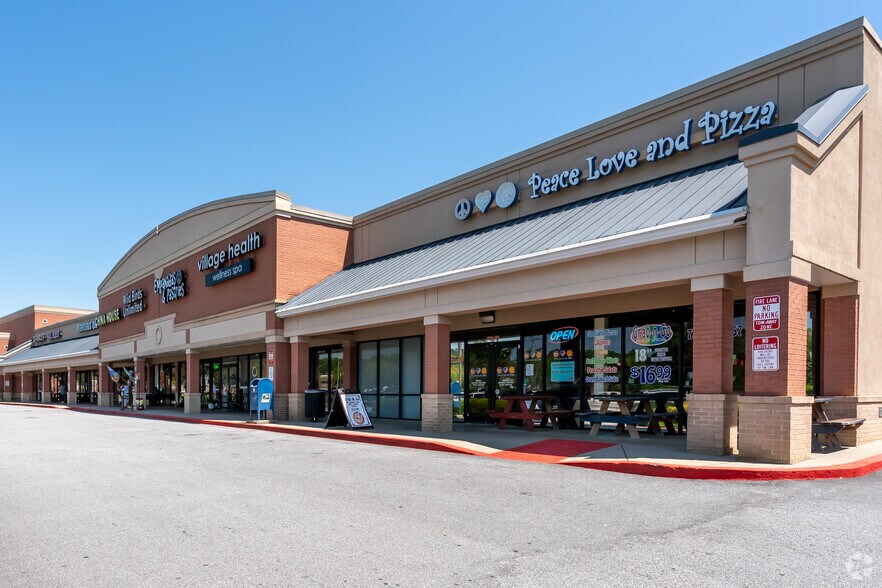 1050 E Piedmont Rd, Marietta, GA à louer - Photo du bâtiment - Image 2 de 7