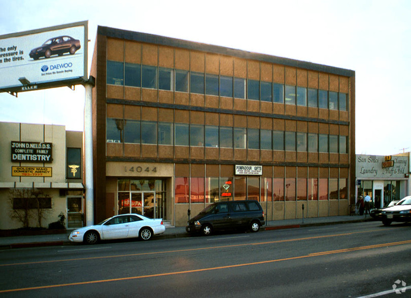 14044 Ventura Blvd, Sherman Oaks, CA à louer - Photo du bâtiment - Image 2 de 8