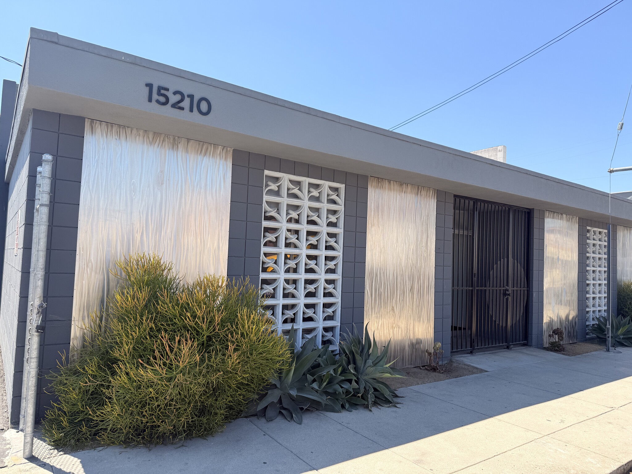 15208-15210 Stagg St, Van Nuys, CA for lease Building Photo- Image 1 of 5