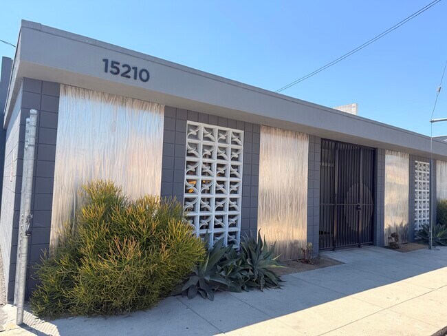 Plus de détails pour 15208-15210 Stagg St, Van Nuys, CA - Industriel à louer