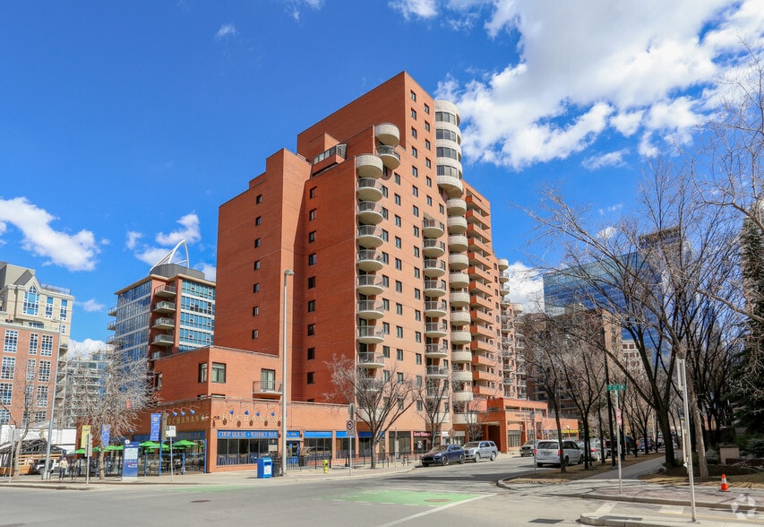 738 3rd Ave SW, Calgary, AB for sale - Primary Photo - Image 1 of 1