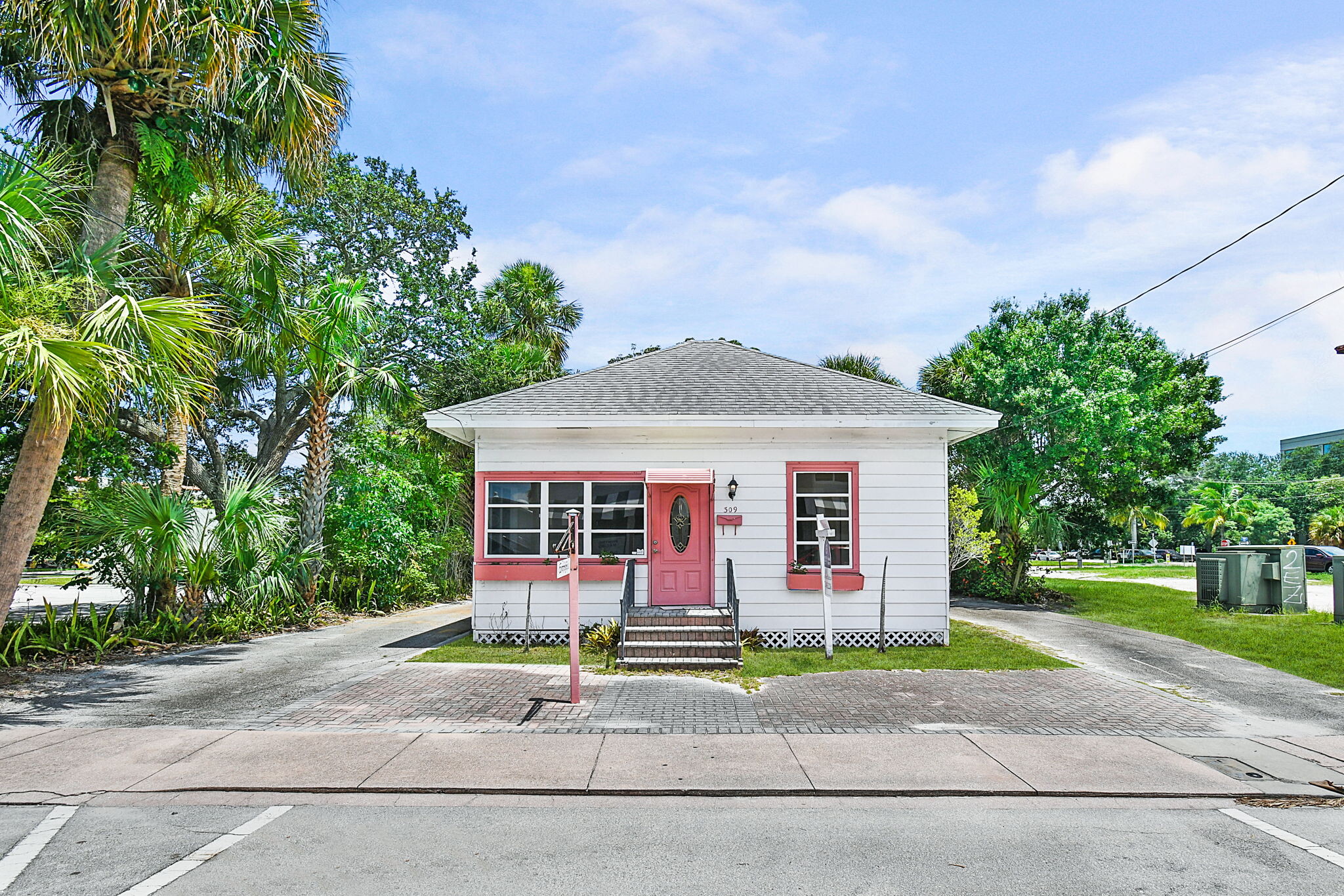 309 SE Denver Ave, Stuart, FL for lease Building Photo- Image 1 of 17