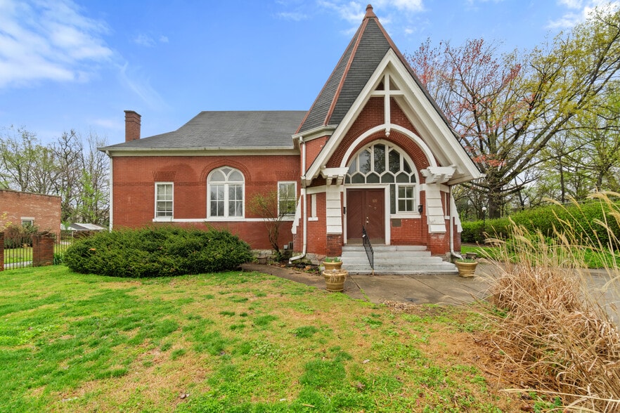 2322 W Chestnut St, Louisville, KY à vendre - Photo du bâtiment - Image 3 de 54