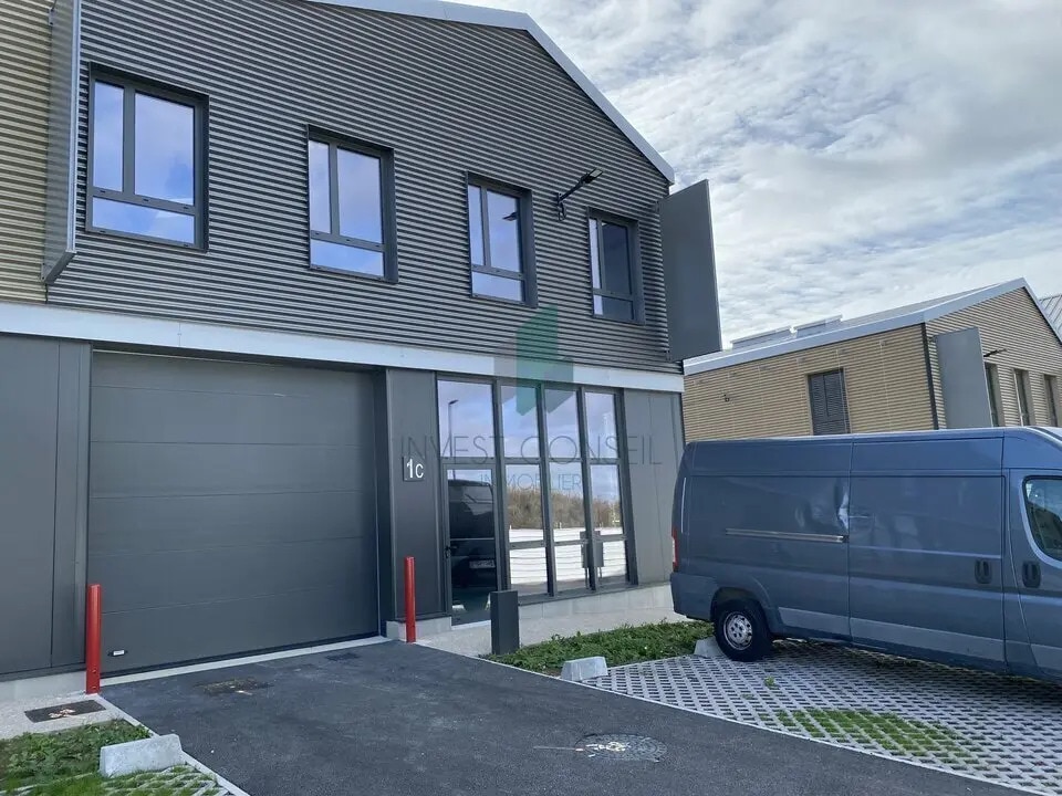 Flex in Groslay for lease Building Photo- Image 1 of 9