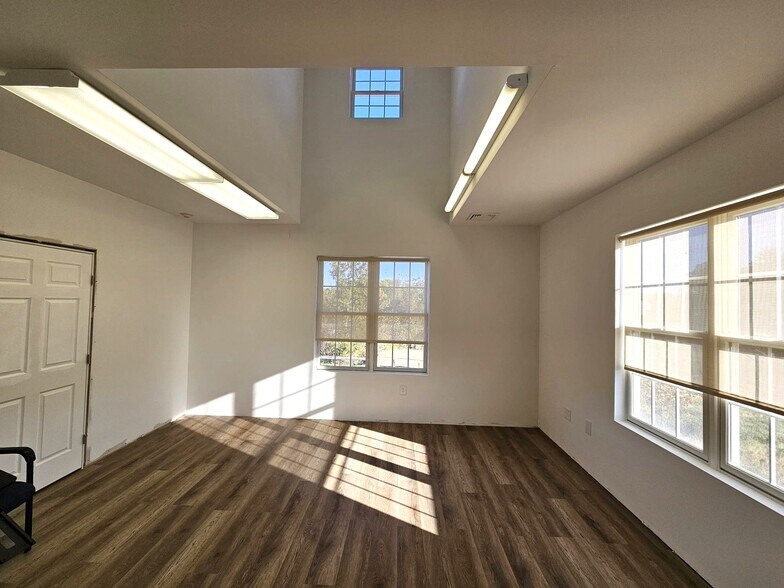 5 Walter E Foran Blvd, Flemington, NJ à louer - Photo intérieure - Image 3 de 37