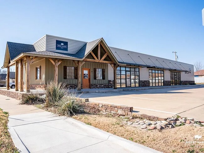 More details for 204 S Broadway Ave, Hinton, OK - Retail for Sale