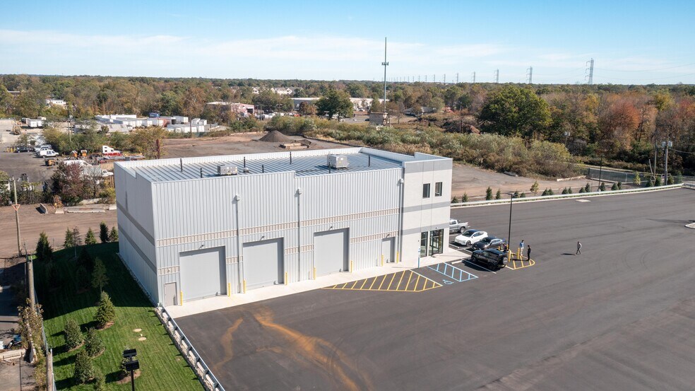 166 Baekeland Ave, Middlesex, NJ à louer - Photo du bâtiment - Image 2 de 6