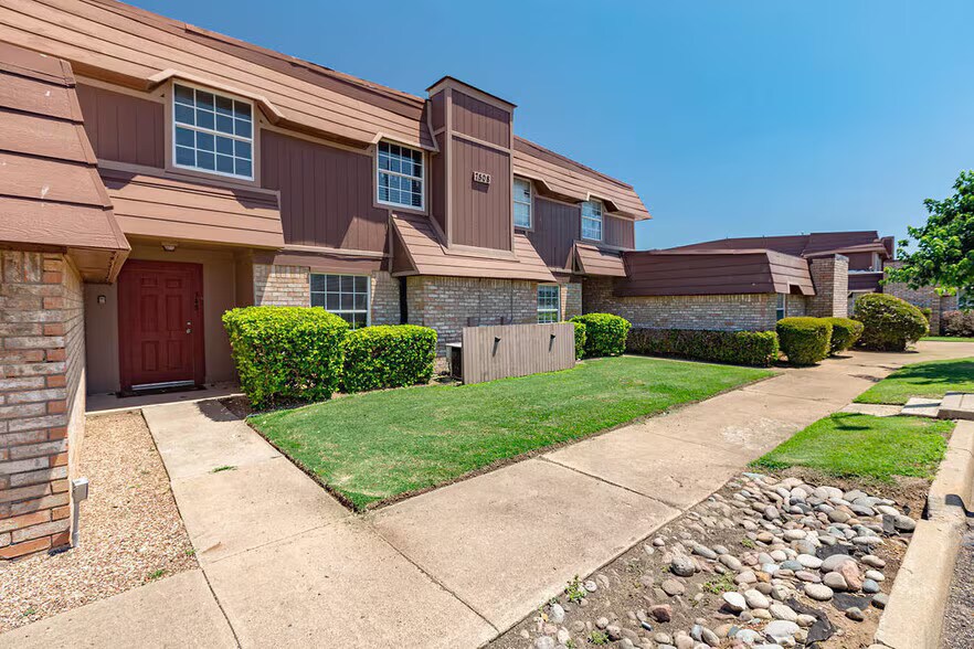 7404 Lyrewood Ln, Oklahoma City, OK à vendre - Photo du bâtiment - Image 2 de 2