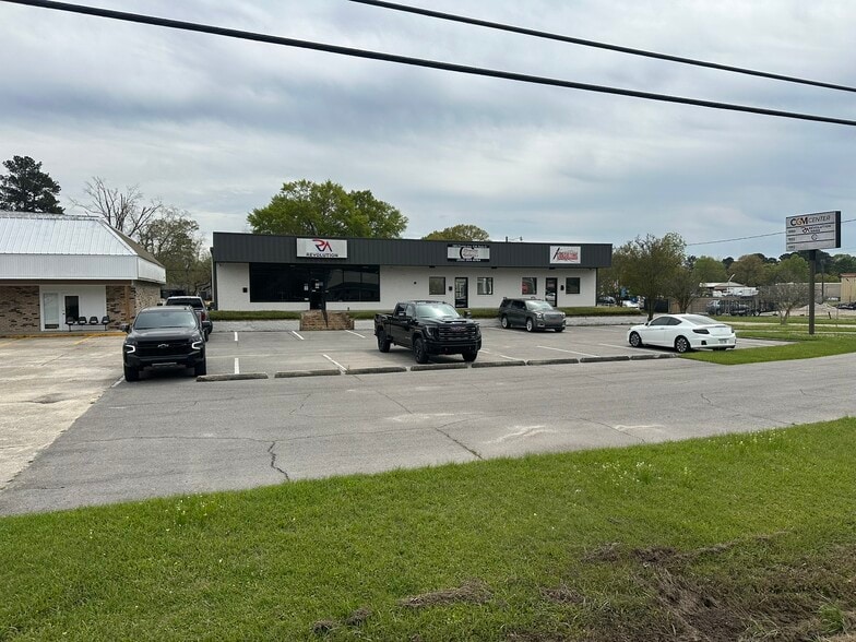 1990 Florida Ave SW, Denham Springs, LA for sale - Primary Photo - Image 1 of 22
