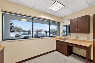 17000 W North Ave, Brookfield, WI for lease Interior Photo- Image 2 of 20