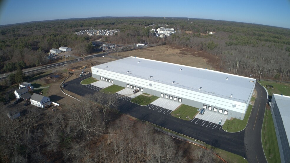 237 E Main St, Norton, MA à louer - Photo du bâtiment - Image 2 de 15