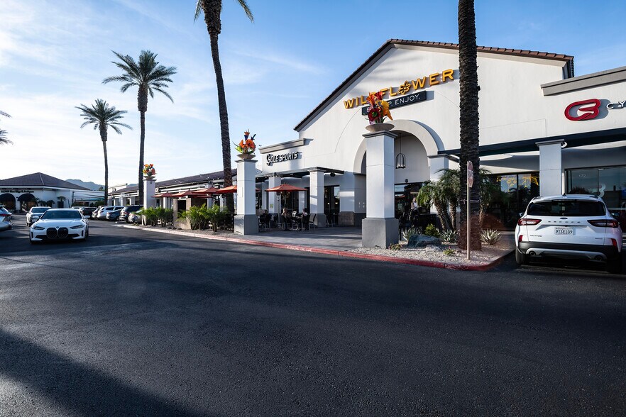 7001 N Scottsdale Rd, Scottsdale, AZ à louer - Photo du bâtiment - Image 3 de 26