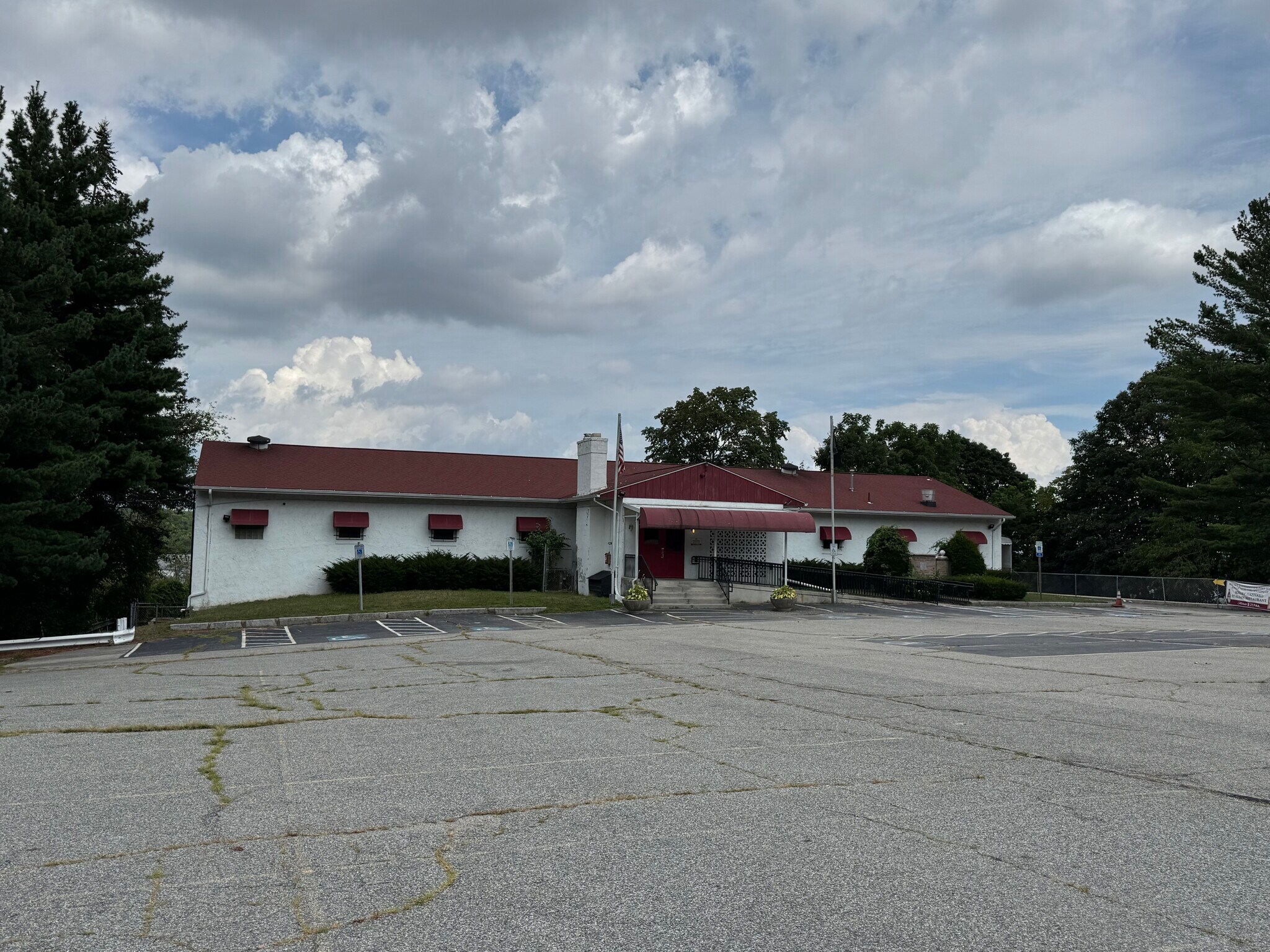 1418 Plainfield Pike, Cranston, RI à vendre Photo principale- Image 1 de 4