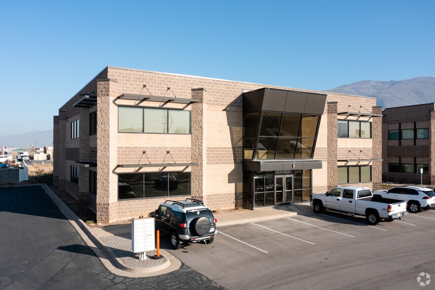 235 N 1250 W, Centerville, UT à vendre - Photo principale - Image 1 de 5