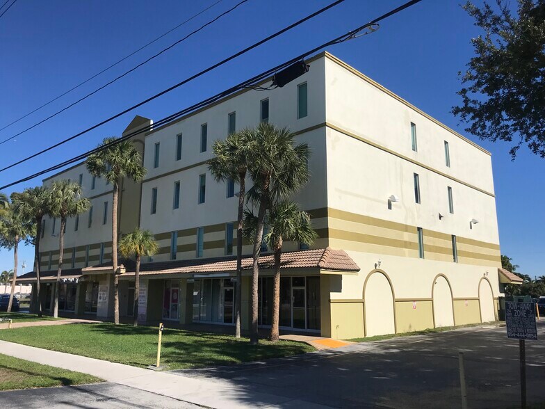 4000 N State Road 7, Lauderdale Lakes, FL à louer - Photo du bâtiment - Image 3 de 6