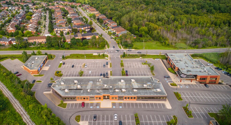 480 Huronia Rd, Barrie, ON à louer - Photo du bâtiment - Image 3 de 4