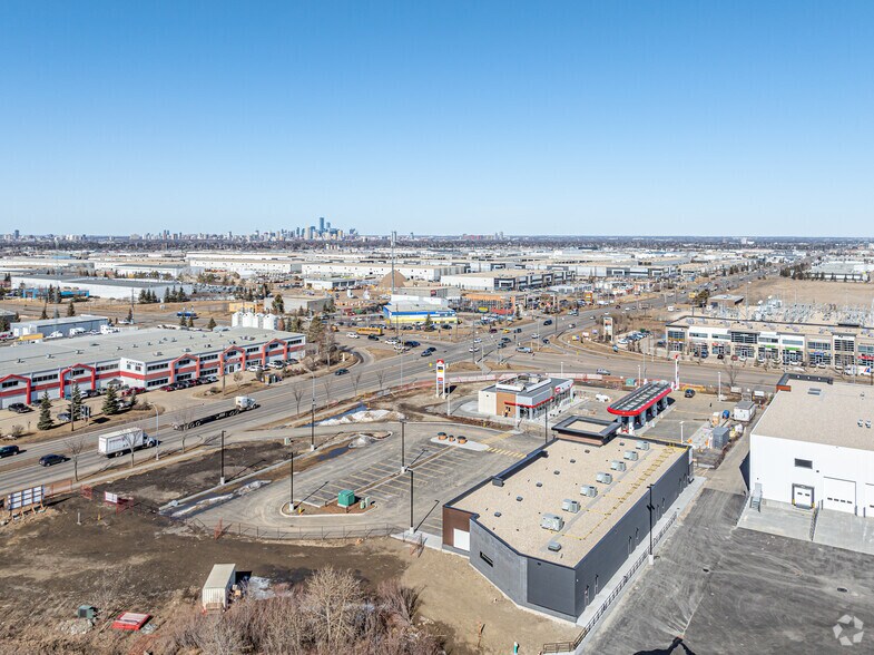 5745 50 St NW, Edmonton, AB à louer - Aérien - Image 3 de 8
