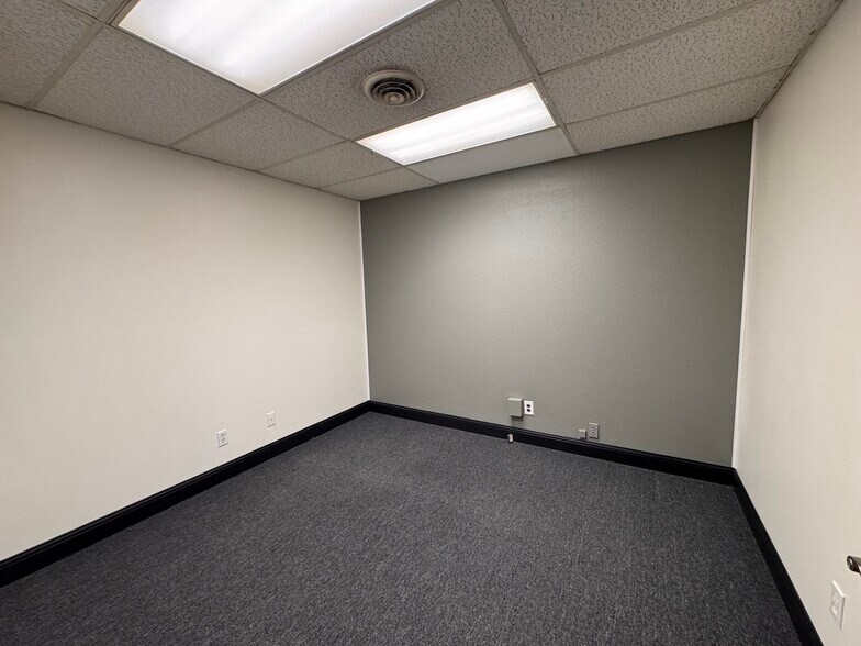 823 W Sunrise Cir, Hobbs, NM à louer - Photo du bâtiment - Image 2 de 8