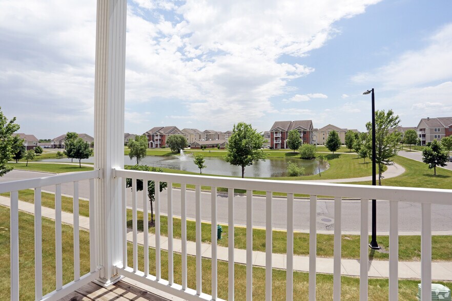 1209 Mayfield Dr, Ames, IA à vendre - Photo du bâtiment - Image 3 de 17