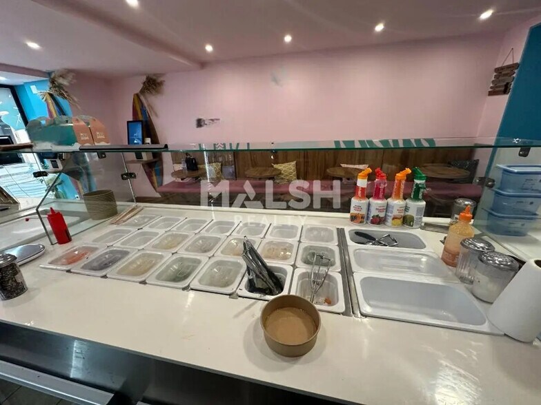 Retail in Lyon for lease - Interior Photo - Image 3 of 3