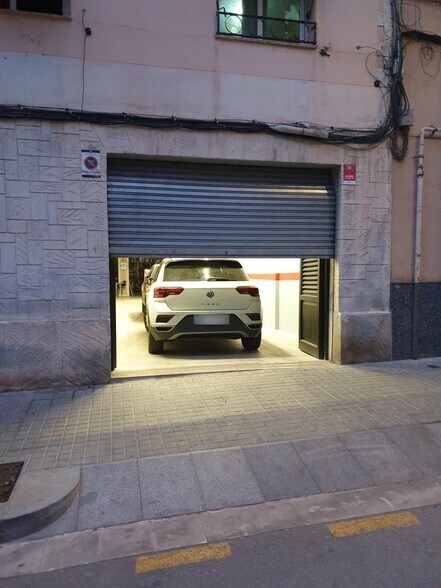 Immeuble residentiel dans Esplugues de Llobregat, Barcelona à vendre - Photo du bâtiment - Image 2 de 3