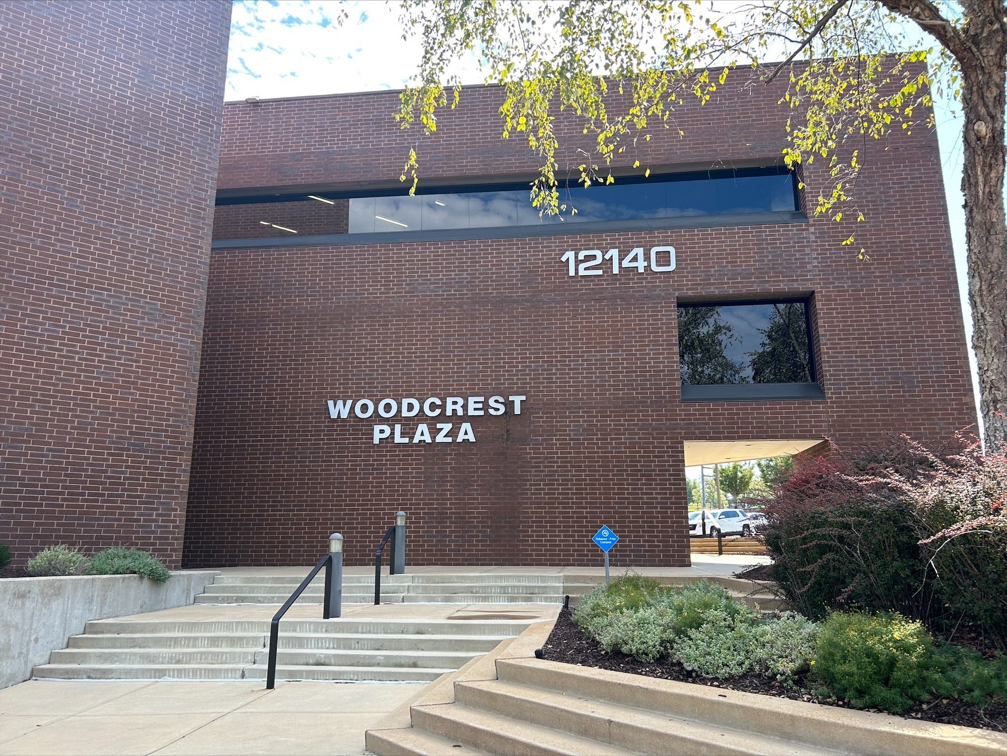 12140 Woodcrest Exec Dr, Creve Coeur, MO à louer Photo du bâtiment- Image 1 de 8